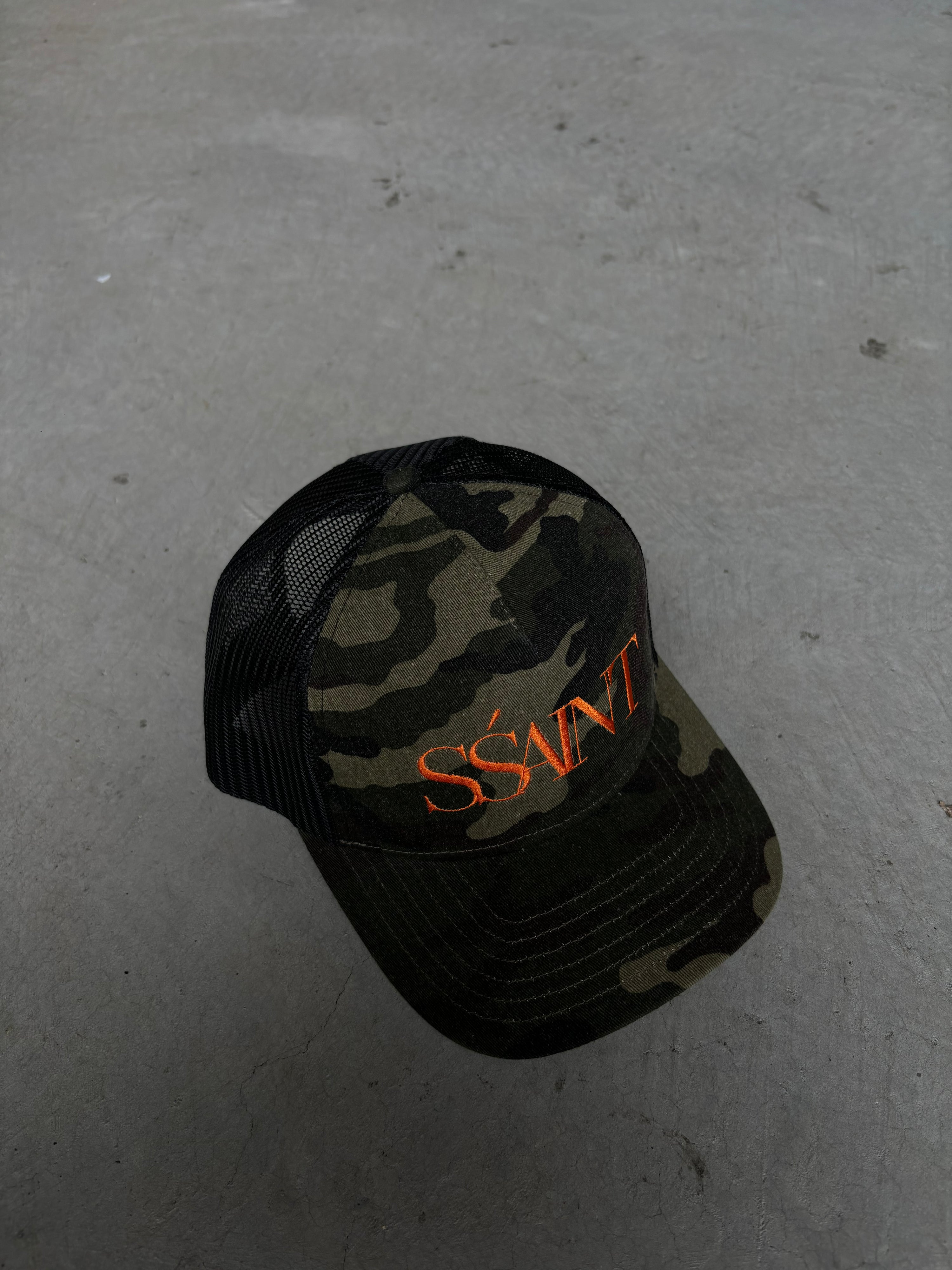 SŚAINT Camo Trucker Cap